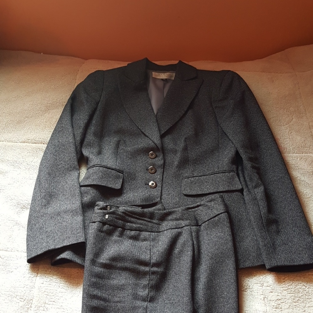 After COVID reopening Sale Sexy Tahari Pant suit